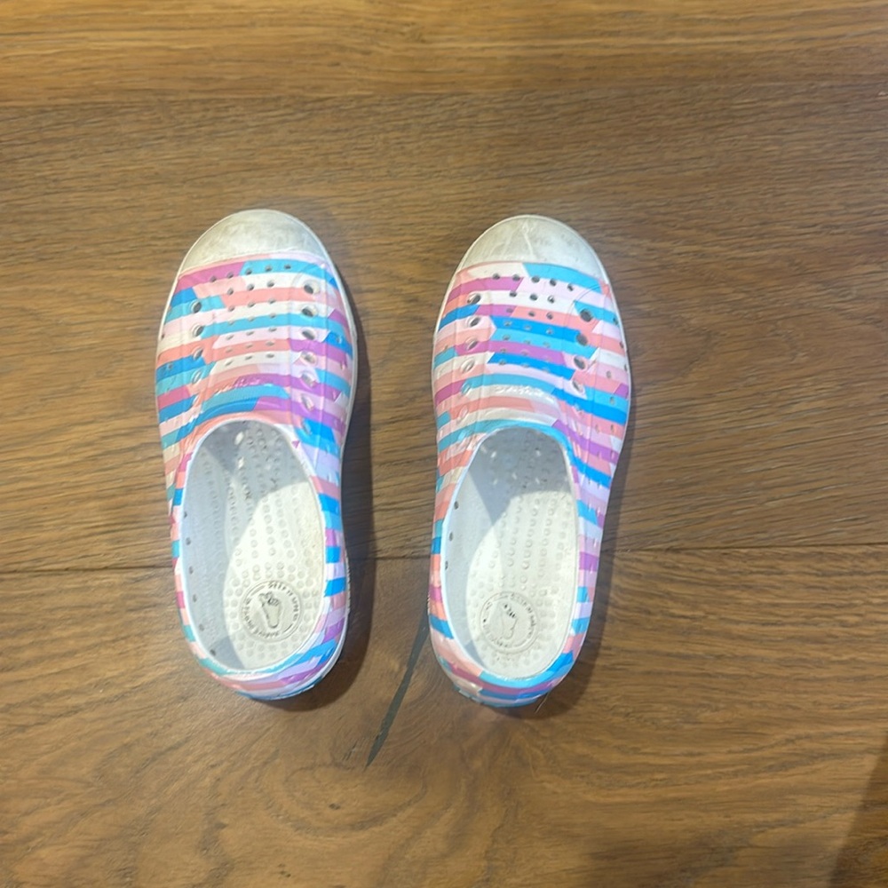 Native stripe girl shoe